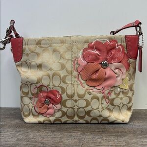 🌸 Coach Bleeker  Floral Carly Shoulder Bag | Khaki & Pink | Style No. F16879